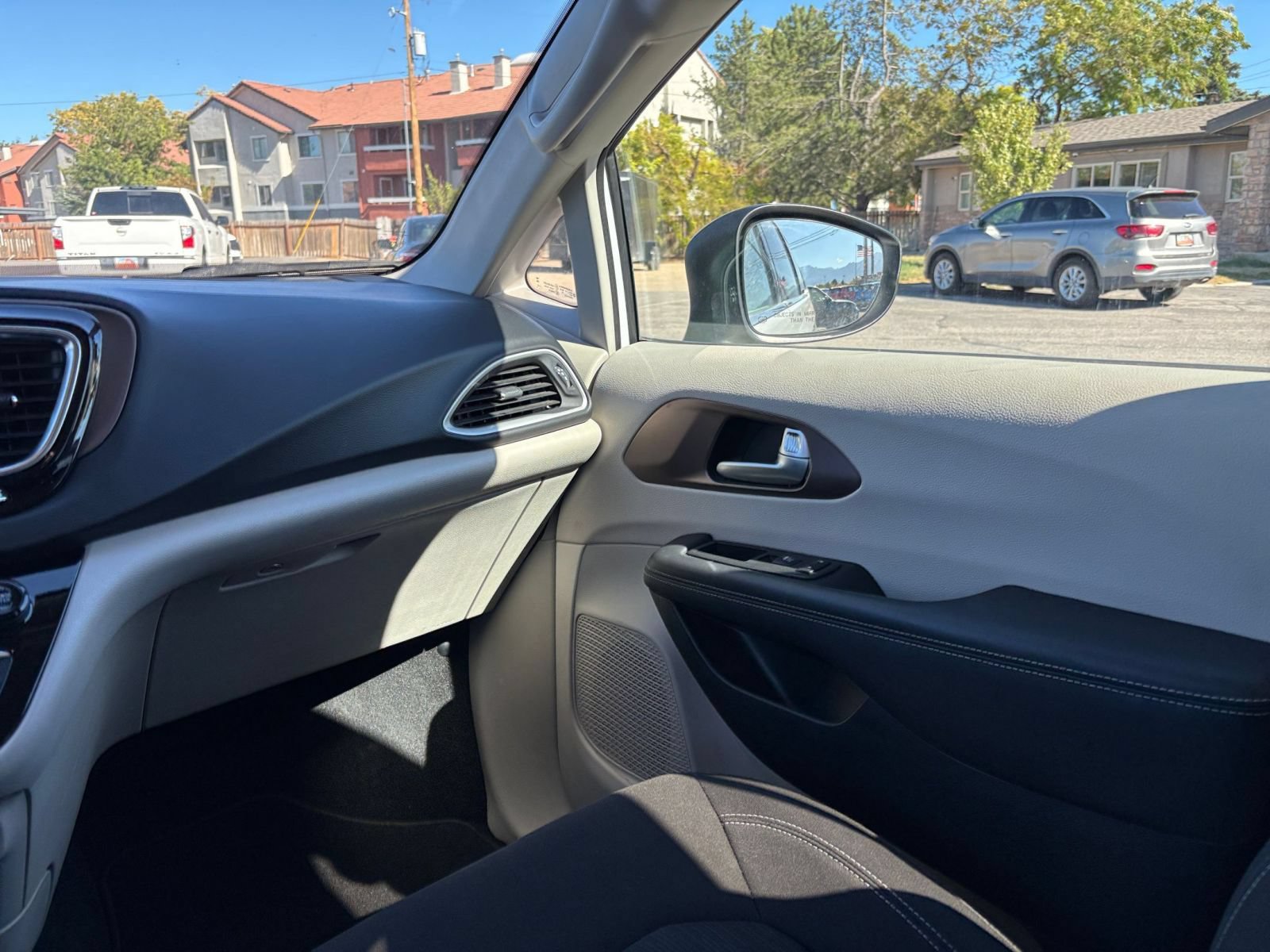 Used 2024 Chrysler Voyager LX FWD image 37