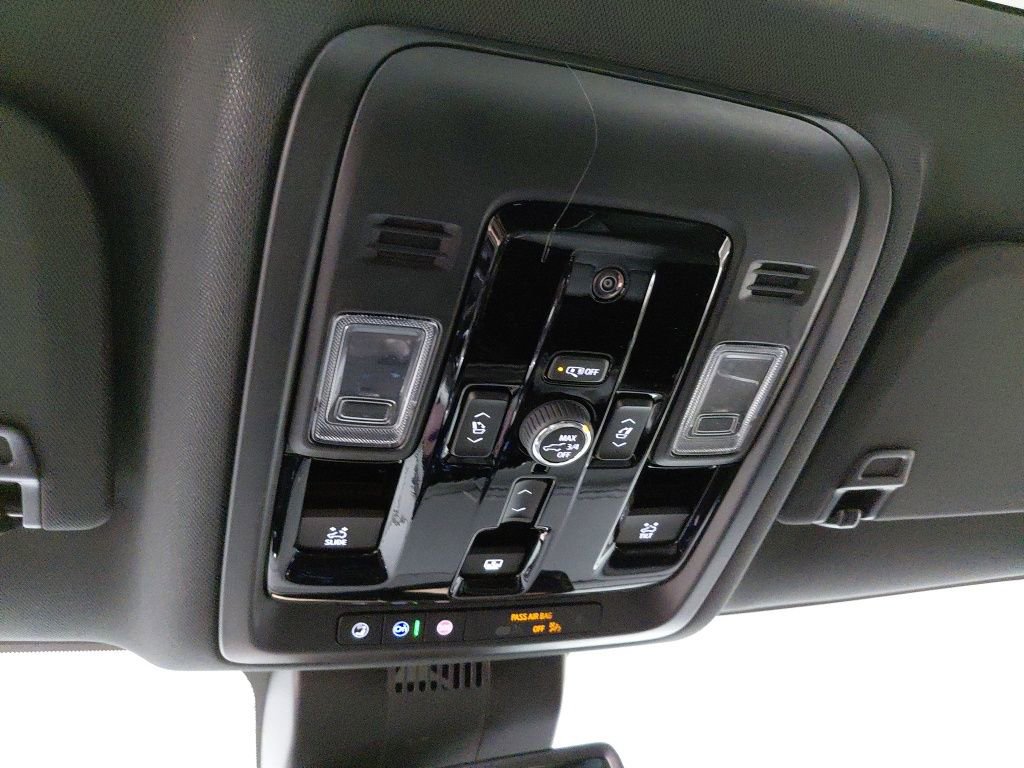 New 2026 Chevrolet Suburban Premier AWD/4WD image 31