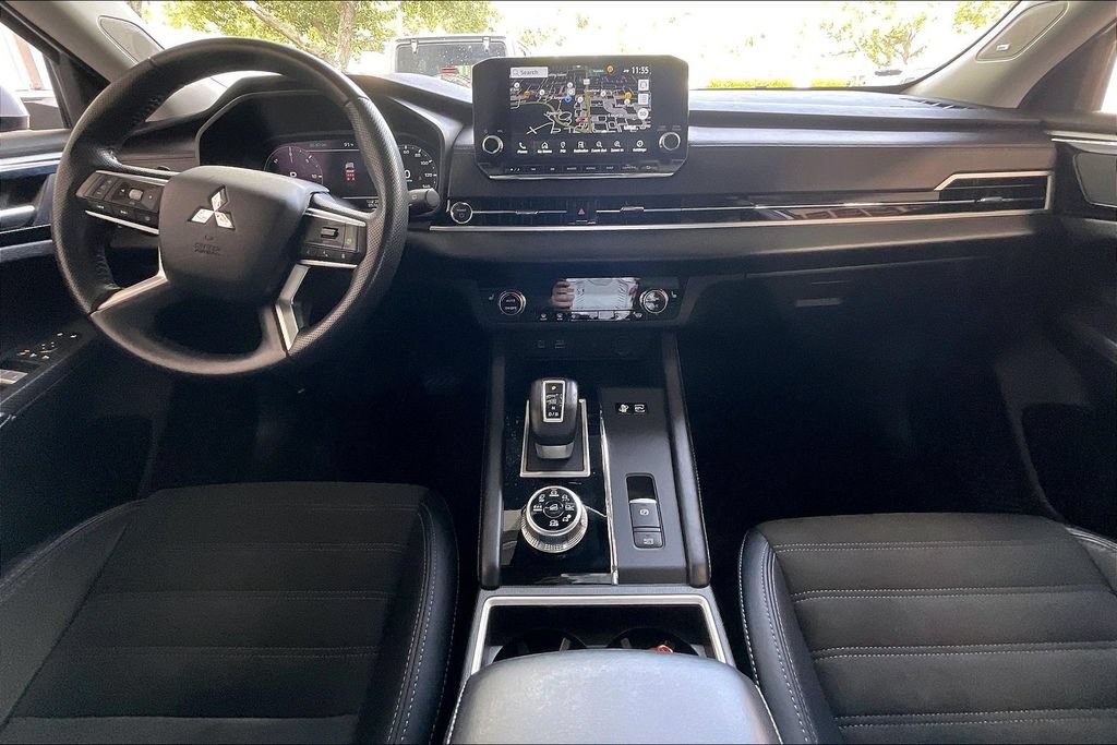 Used 2024 Mitsubishi Outlander SE AWD/4WD image 6