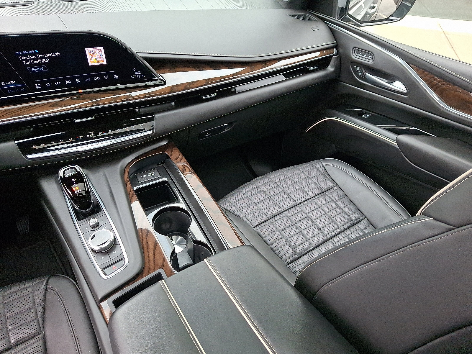 Used 2023 Cadillac Escalade ESV Sport Platinum w/ LPO, ONYX Package image 22