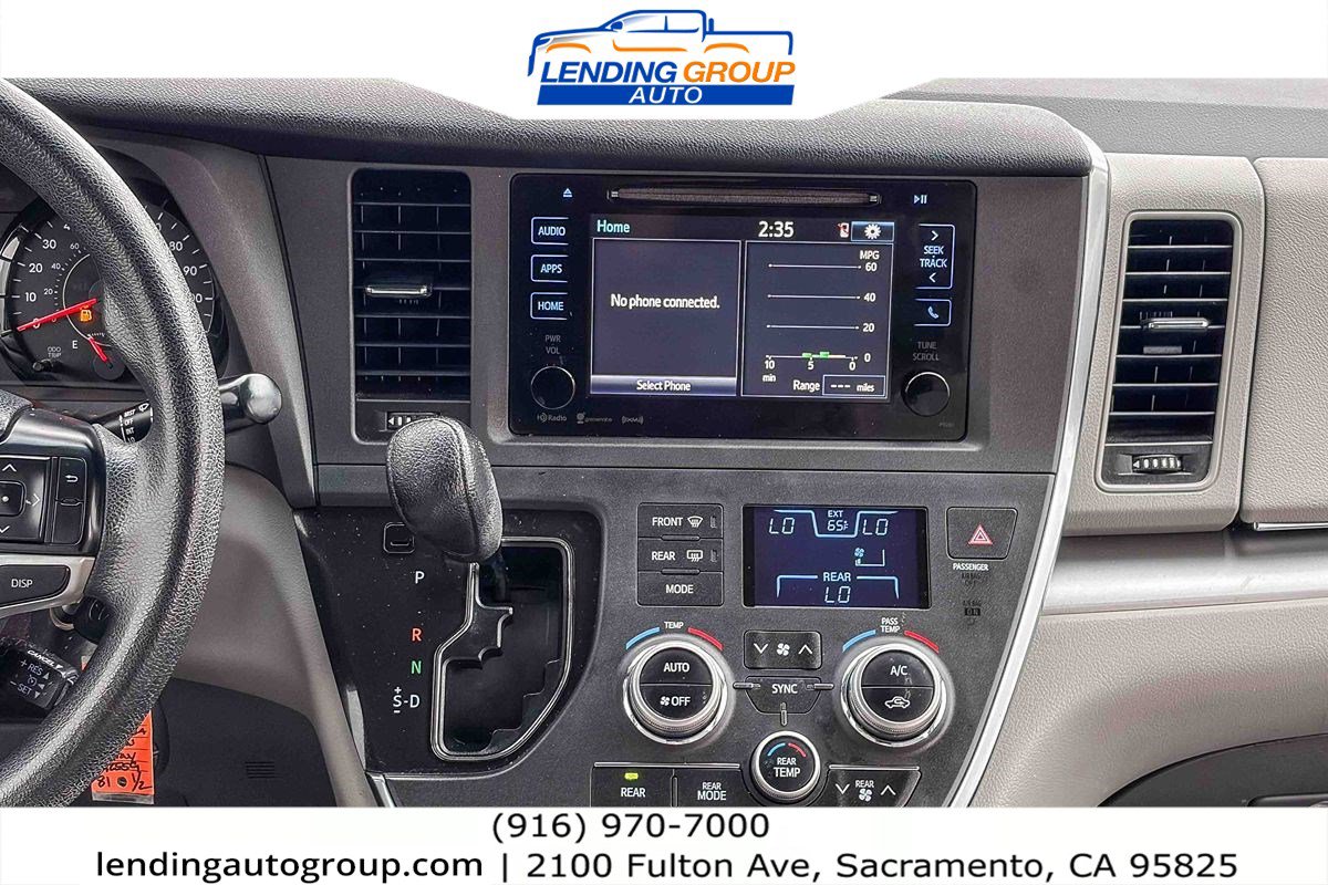 Used 2017 Toyota Sienna LE image 12