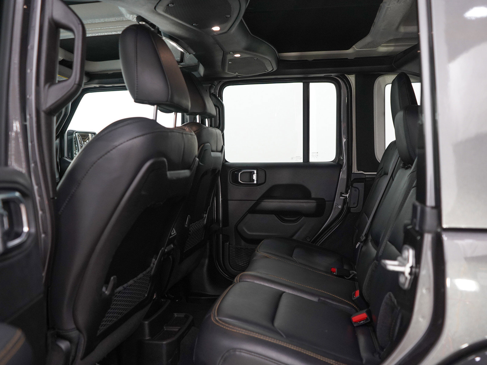 Used 2025 Jeep Wrangler Unlimited Sahara AWD/4WD image 17