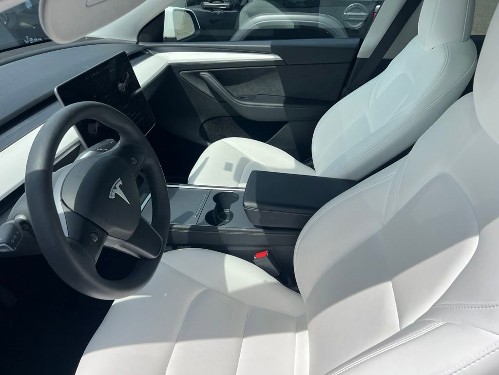 Used 2024 Tesla Model Y Long Range AWD/4WD image 2