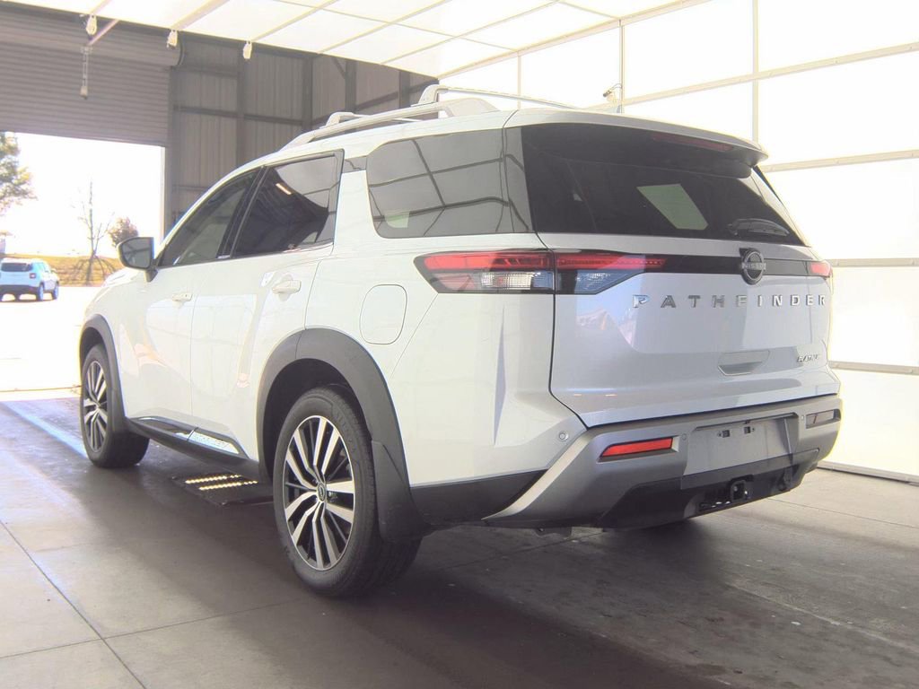 Used 2025 Nissan Pathfinder Platinum image 6