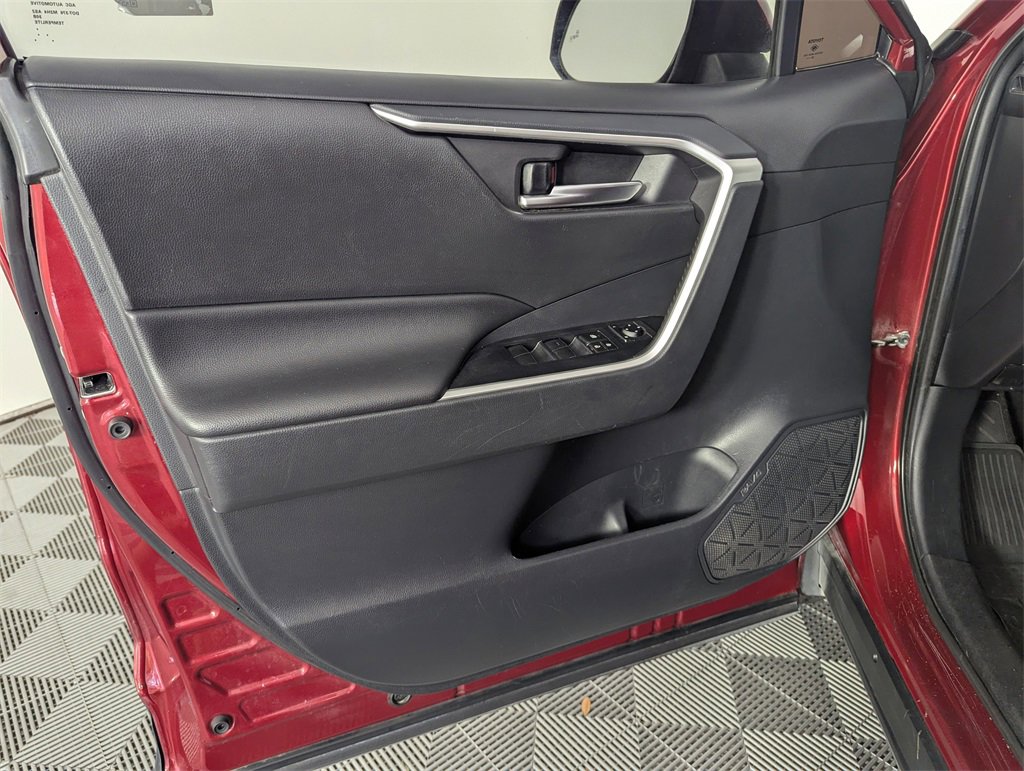 Used 2019 Toyota RAV4 XLE image 17