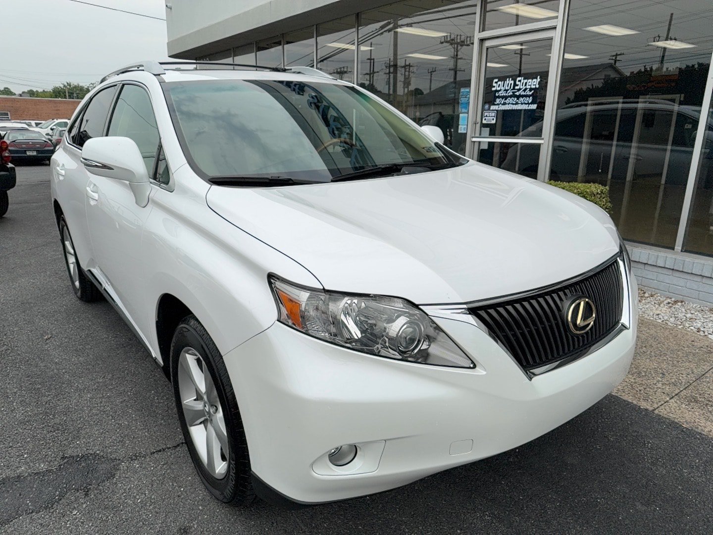Used 2011 Lexus RX 350 AWD w/ Premium Pkg image 2