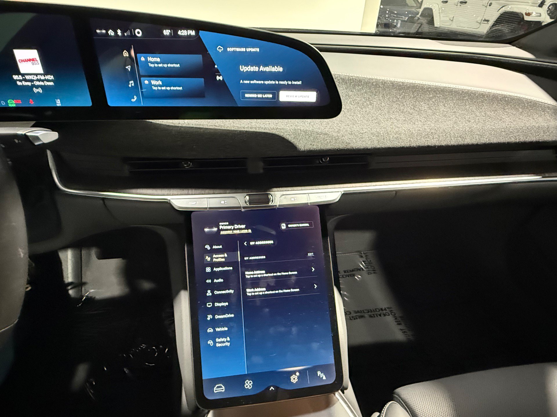 Used 2024 Lucid Air Touring AWD/4WD image 32