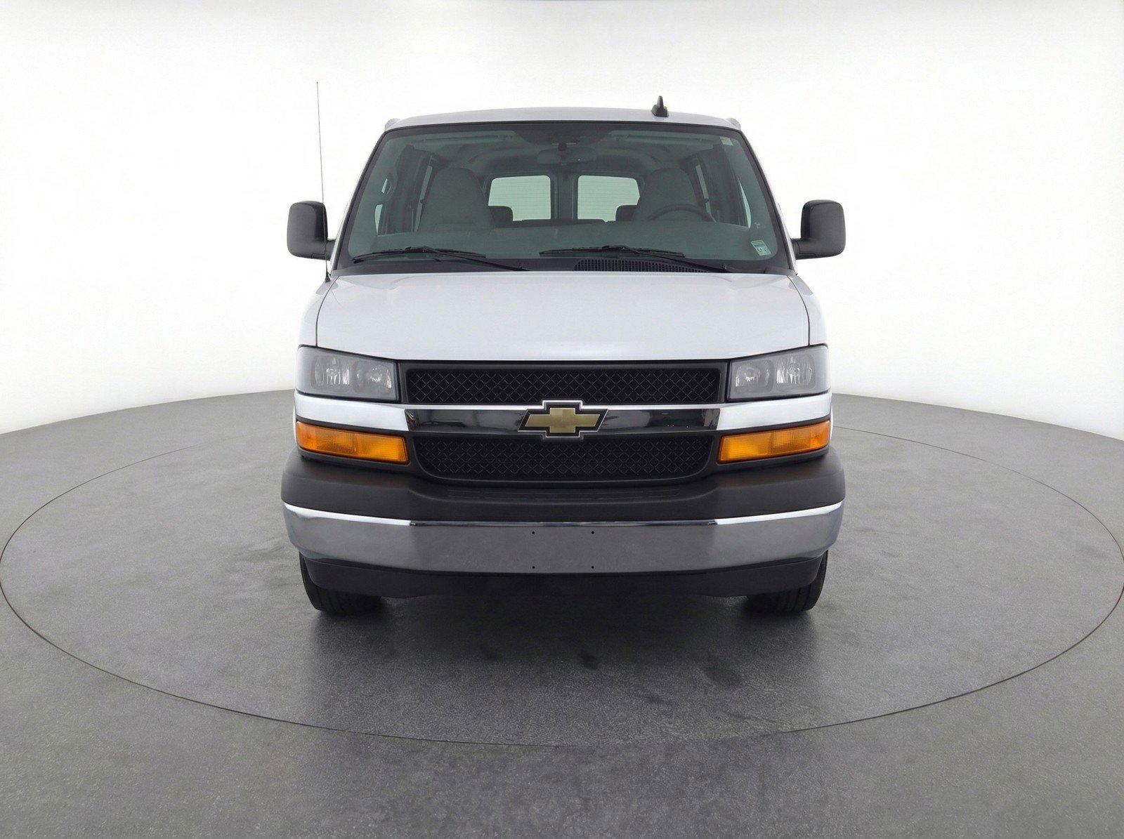 Used 2025 Chevrolet Express 3500 LT w/ LT Preferred Equipment Group RWD image 2