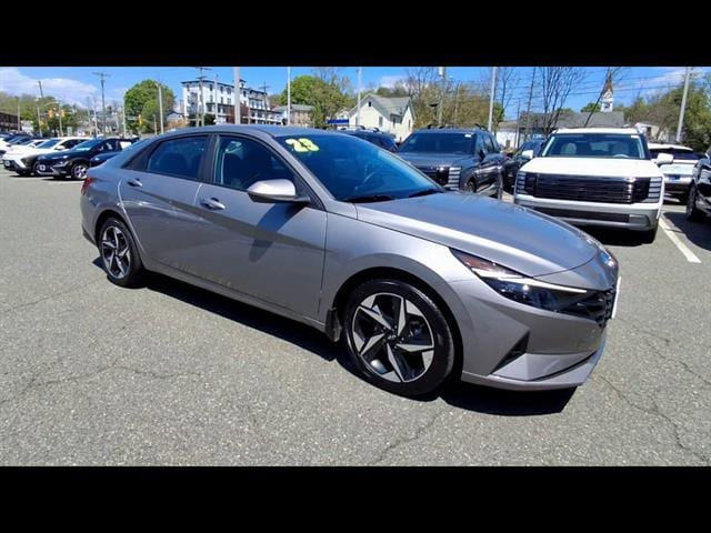 Certified 2023 Hyundai Elantra SEL w/ Convenience Package FWD image 2