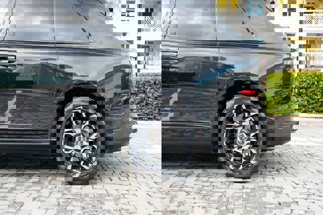 Used 2020 Rolls-Royce Cullinan Black Badge image 14