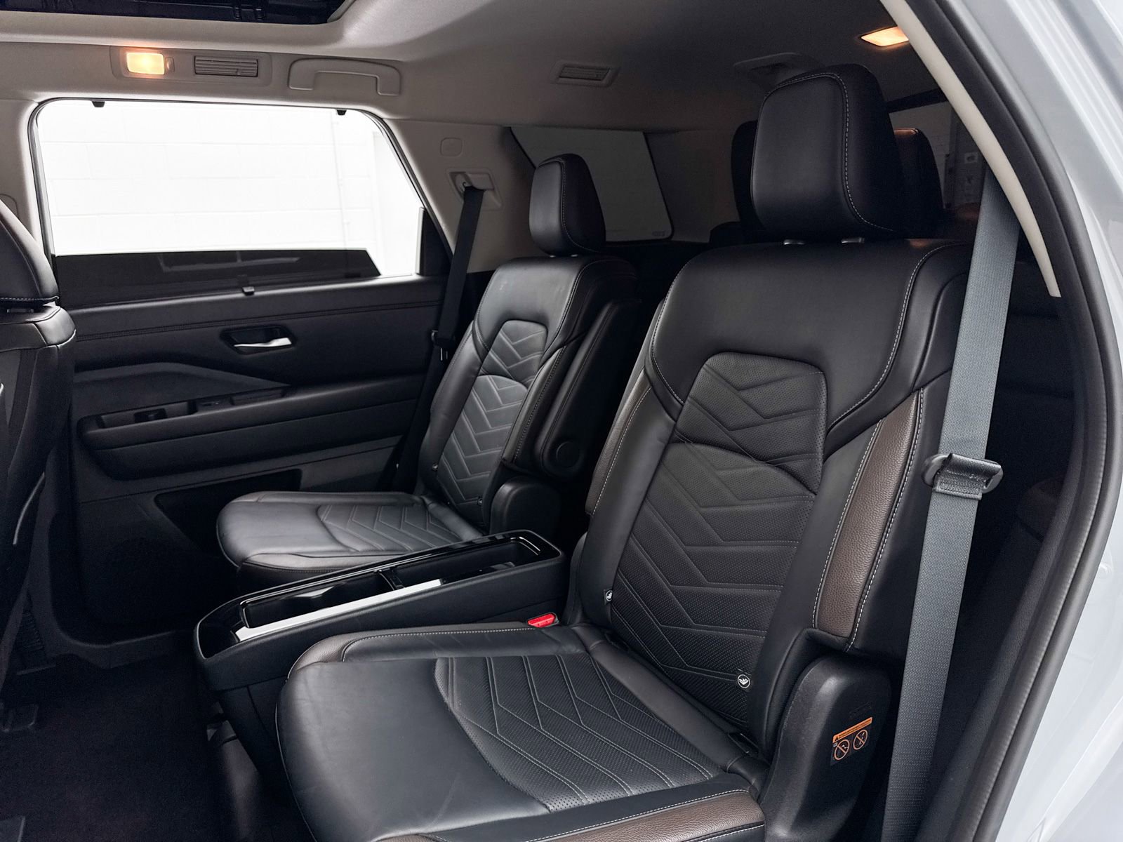 Used 2024 Nissan Pathfinder Platinum image 32