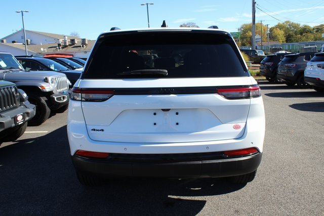 Used 2023 Jeep Grand Cherokee Altitude image 27