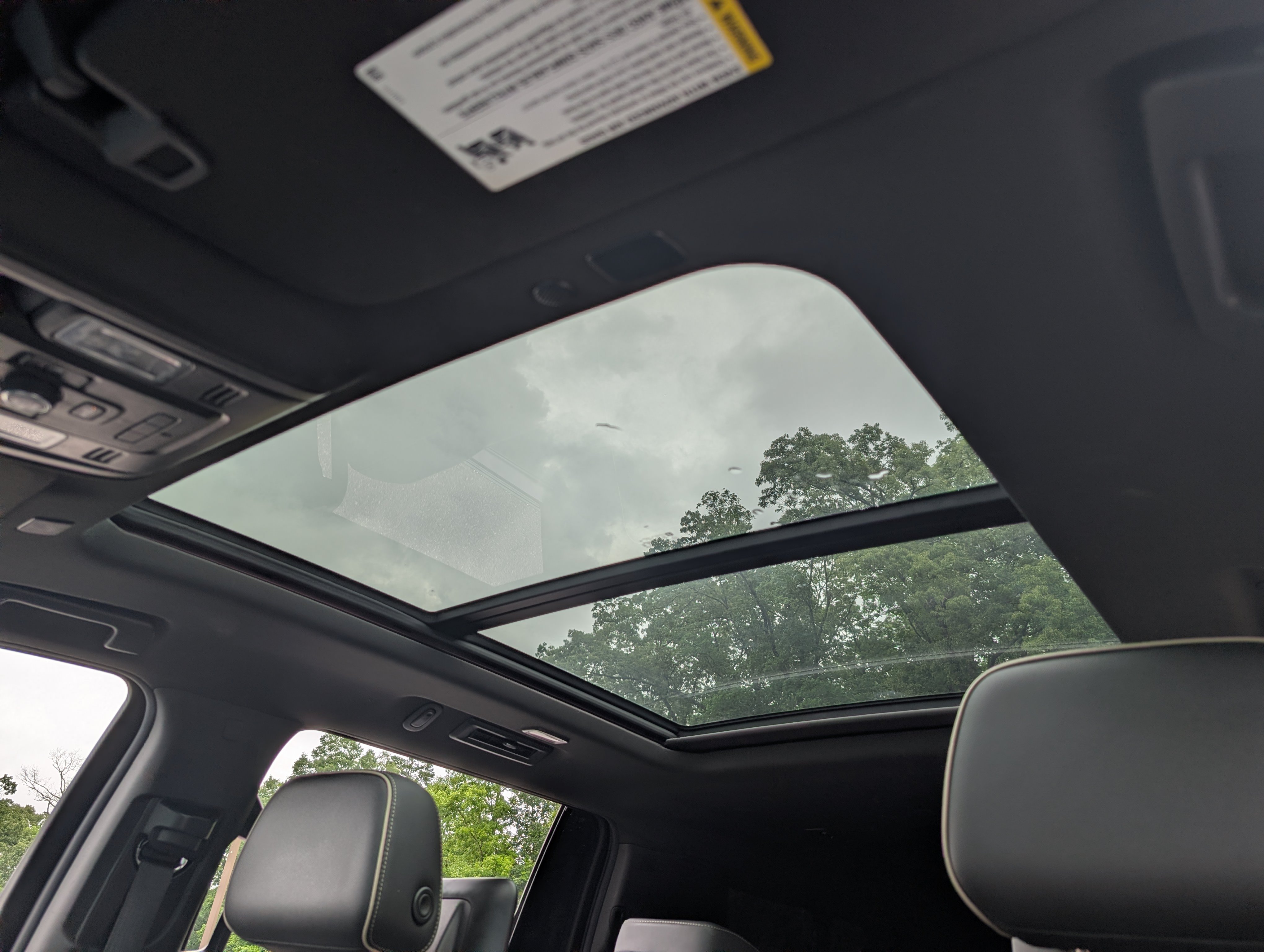 Used 2021 Chevrolet Suburban Premier w/ Premium Package 2 RWD image 15