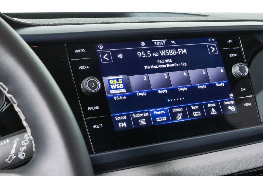 Certified 2023 Volkswagen Taos SE FWD image 12
