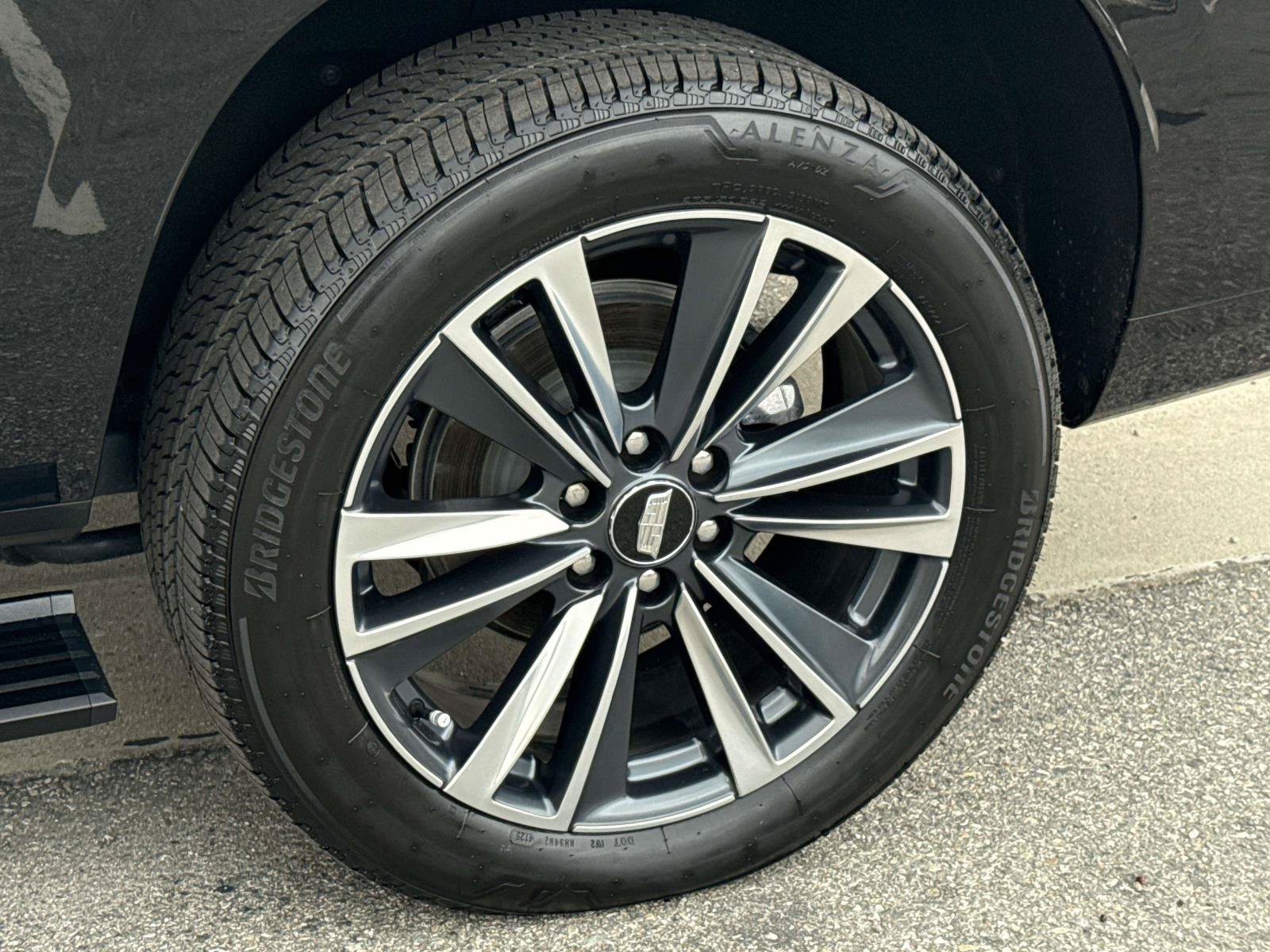 Used 2025 Cadillac Escalade ESV Sport AWD/4WD image 34