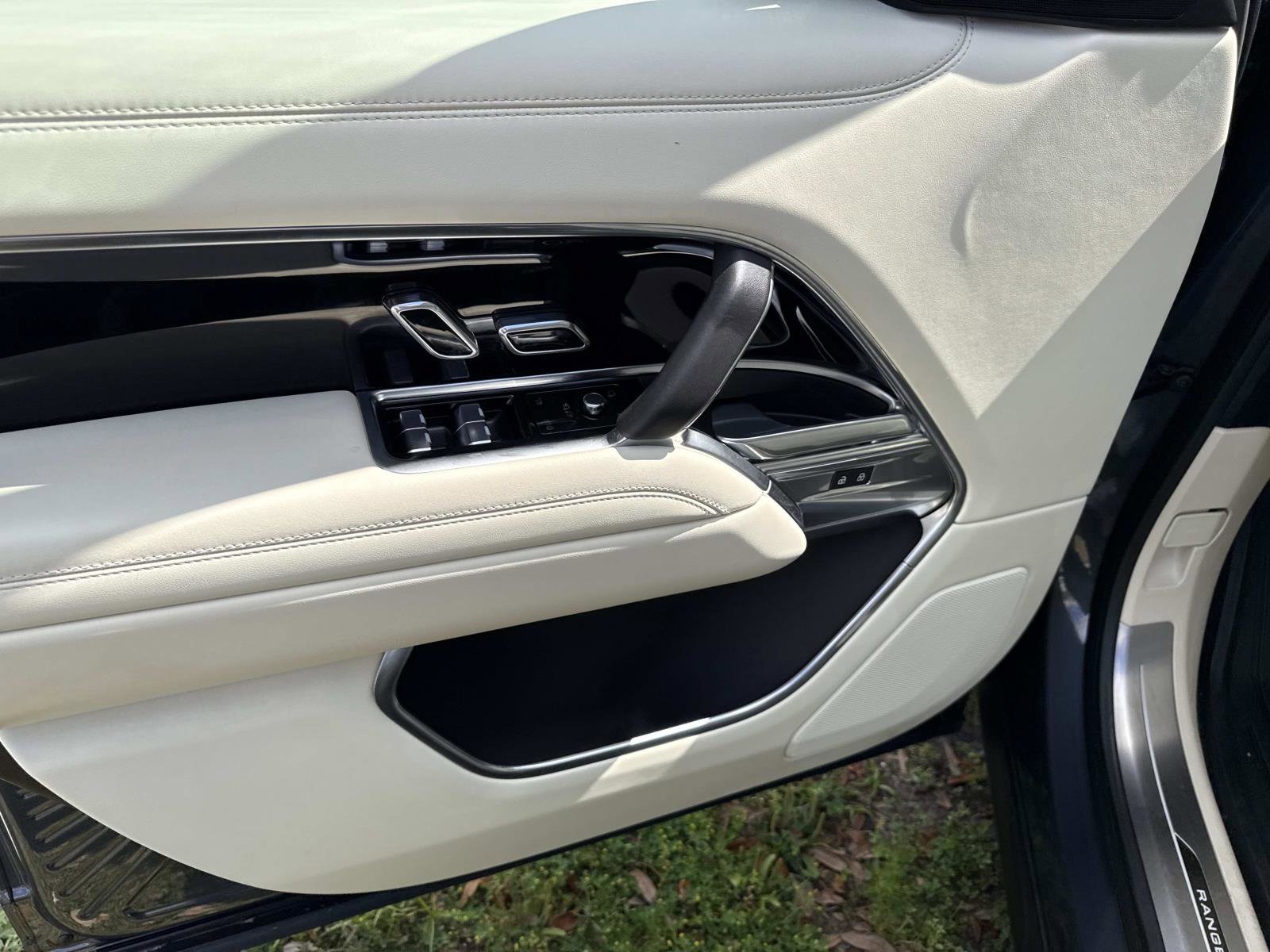 Used 2026 Land Rover Range Rover Long Wheelbase SE image 19