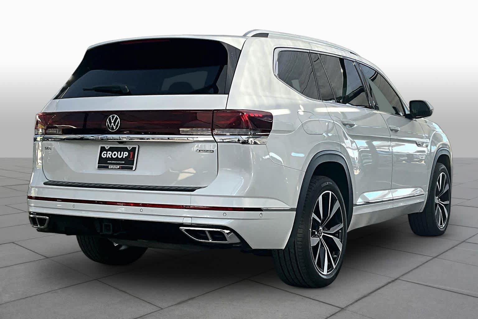 Used 2024 Volkswagen Atlas SEL Premium R-Line AWD/4WD image 13