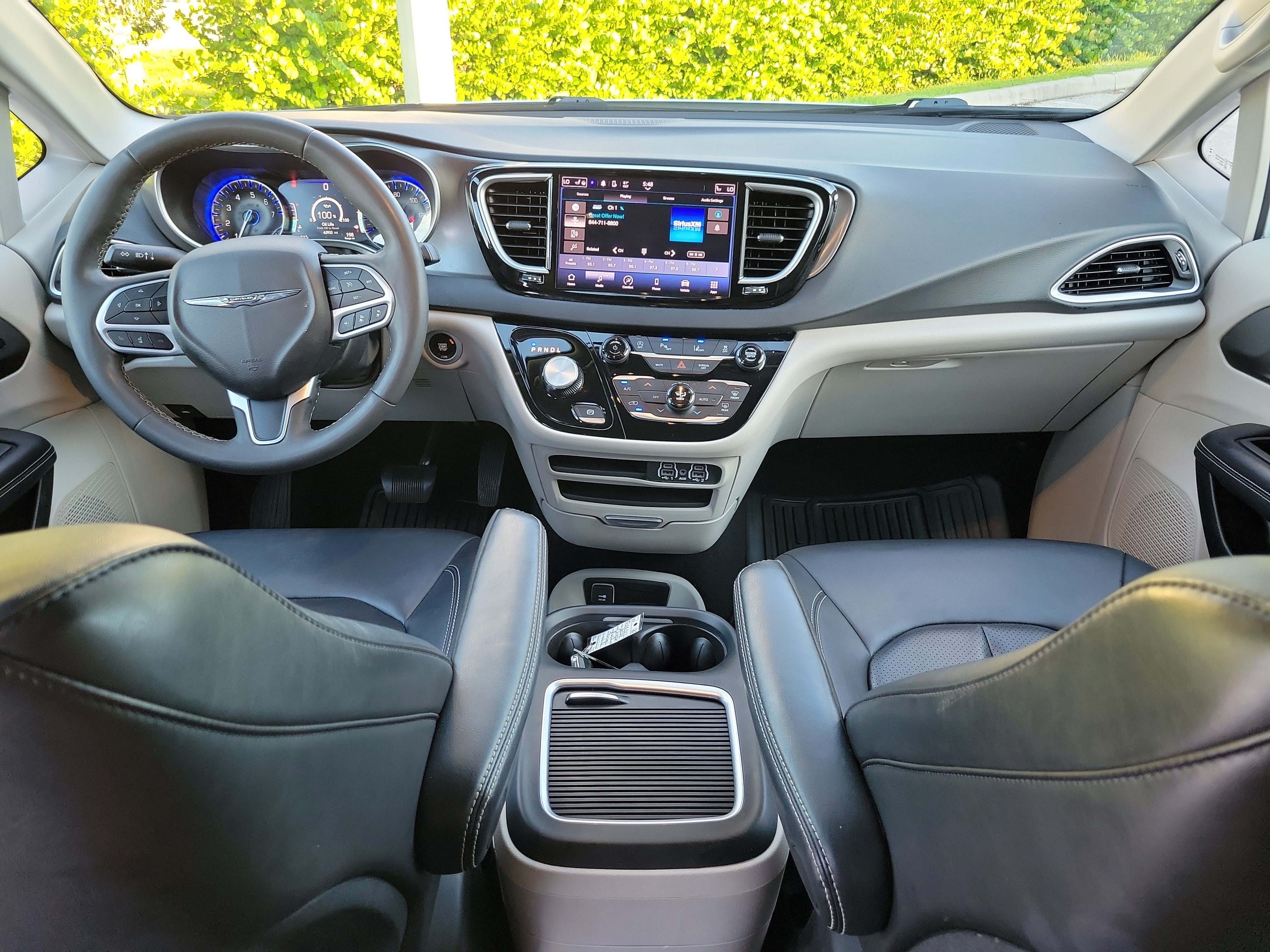 Used 2024 Chrysler Pacifica Touring-L FWD image 16