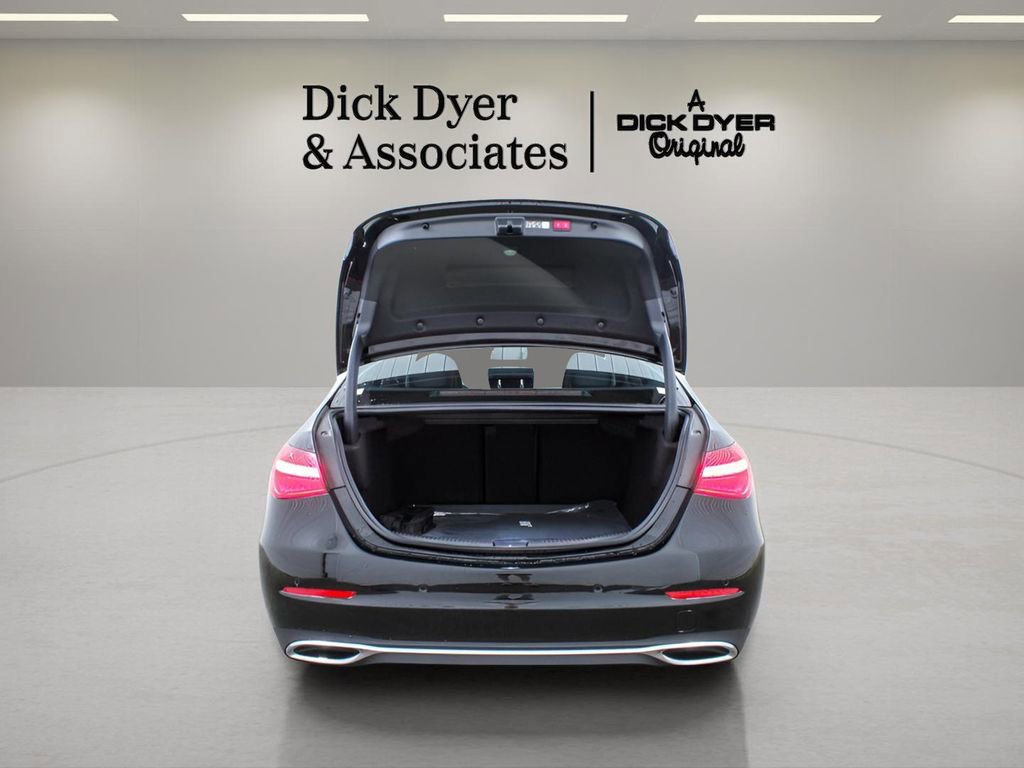 Used 2025 Mercedes-Benz C 300 Sedan image 7