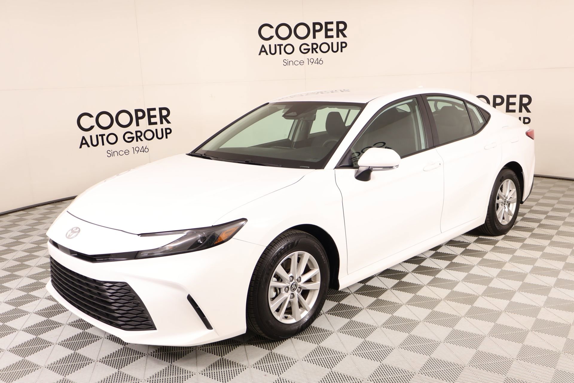 Used 2025 Toyota Camry LE w/ Convenience Package FWD image 9