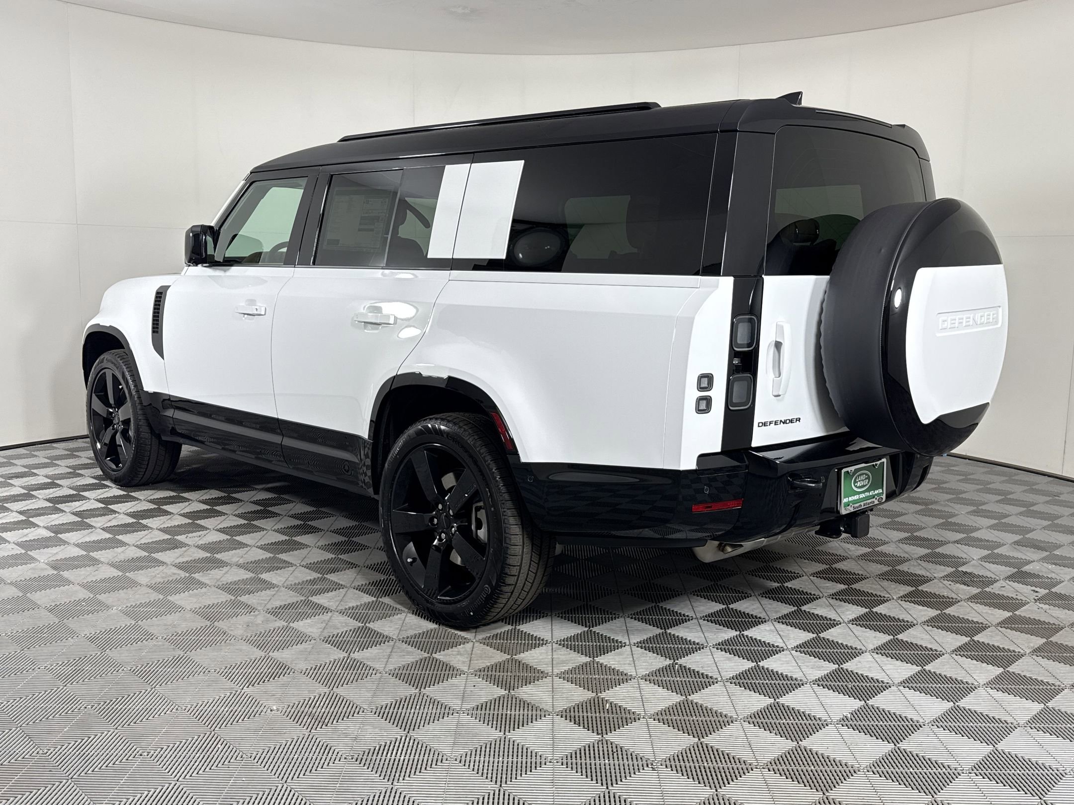 New 2026 Land Rover Defender 130 X-Dynamic SE AWD/4WD image 3