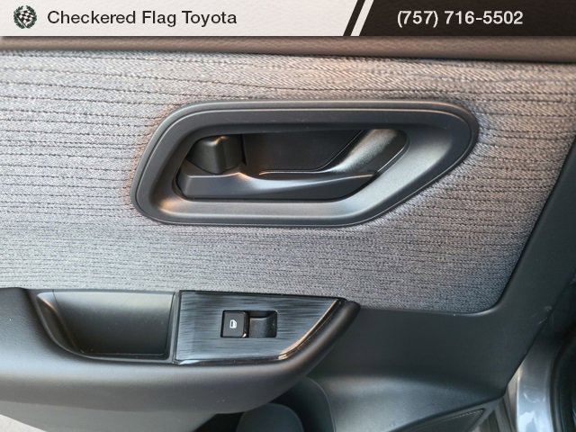 Used 2023 Nissan Rogue S image 38