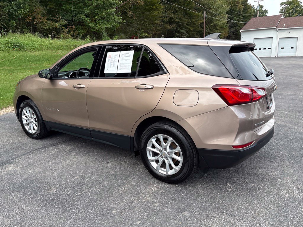 Used 2019 Chevrolet Equinox LS w/ LS Convenience Package AWD/4WD image 3