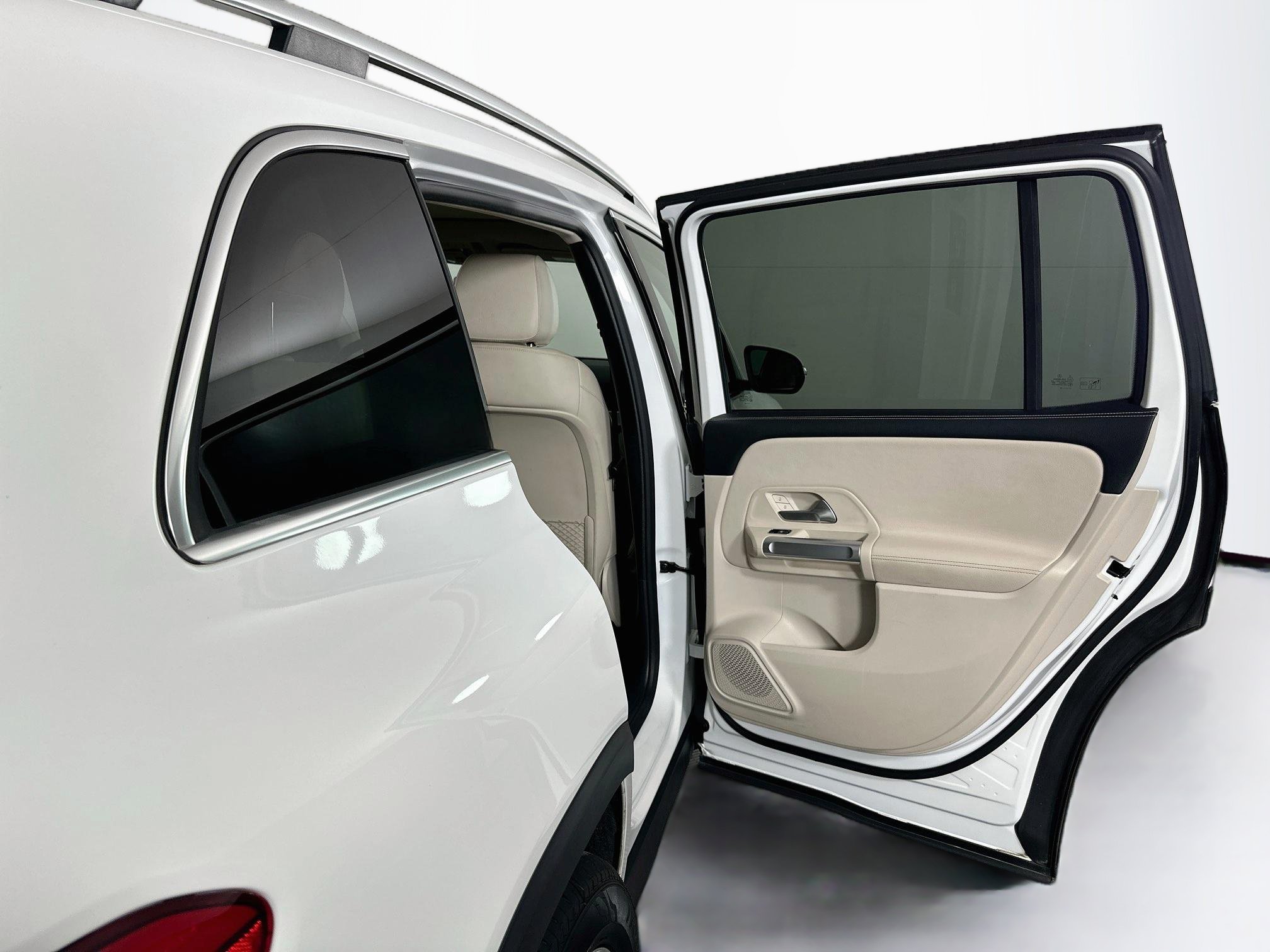 Used 2023 Mercedes-Benz GLB 250 4MATIC image 31