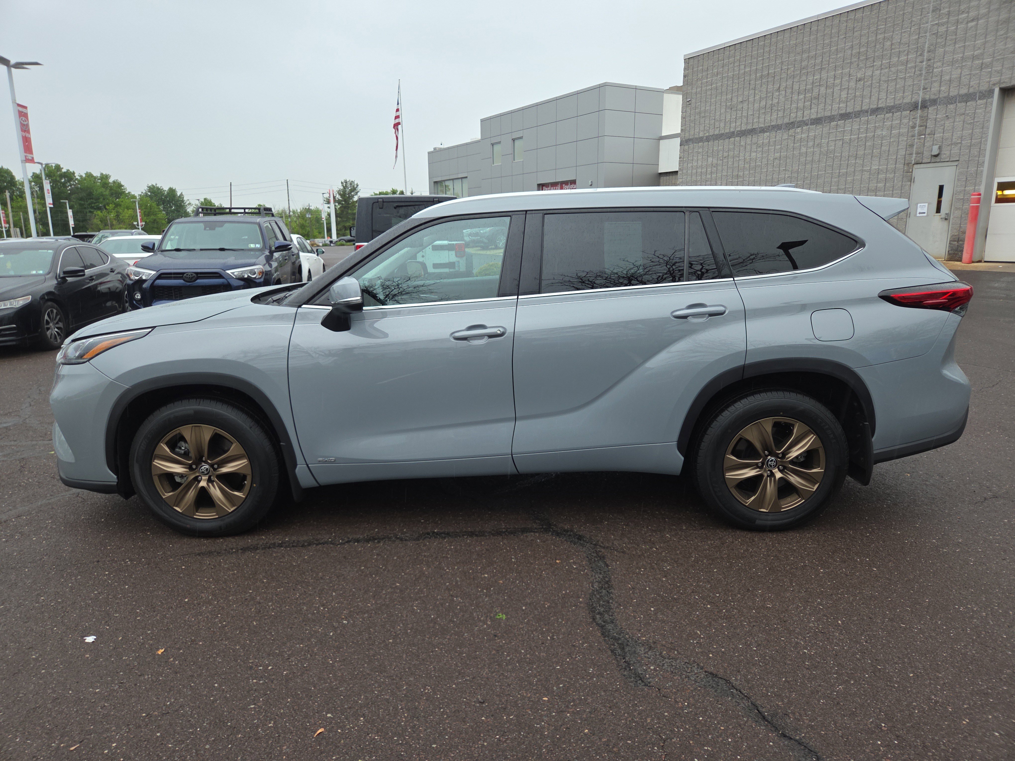 Used 2022 Toyota Highlander Bronze Edition AWD/4WD image 6