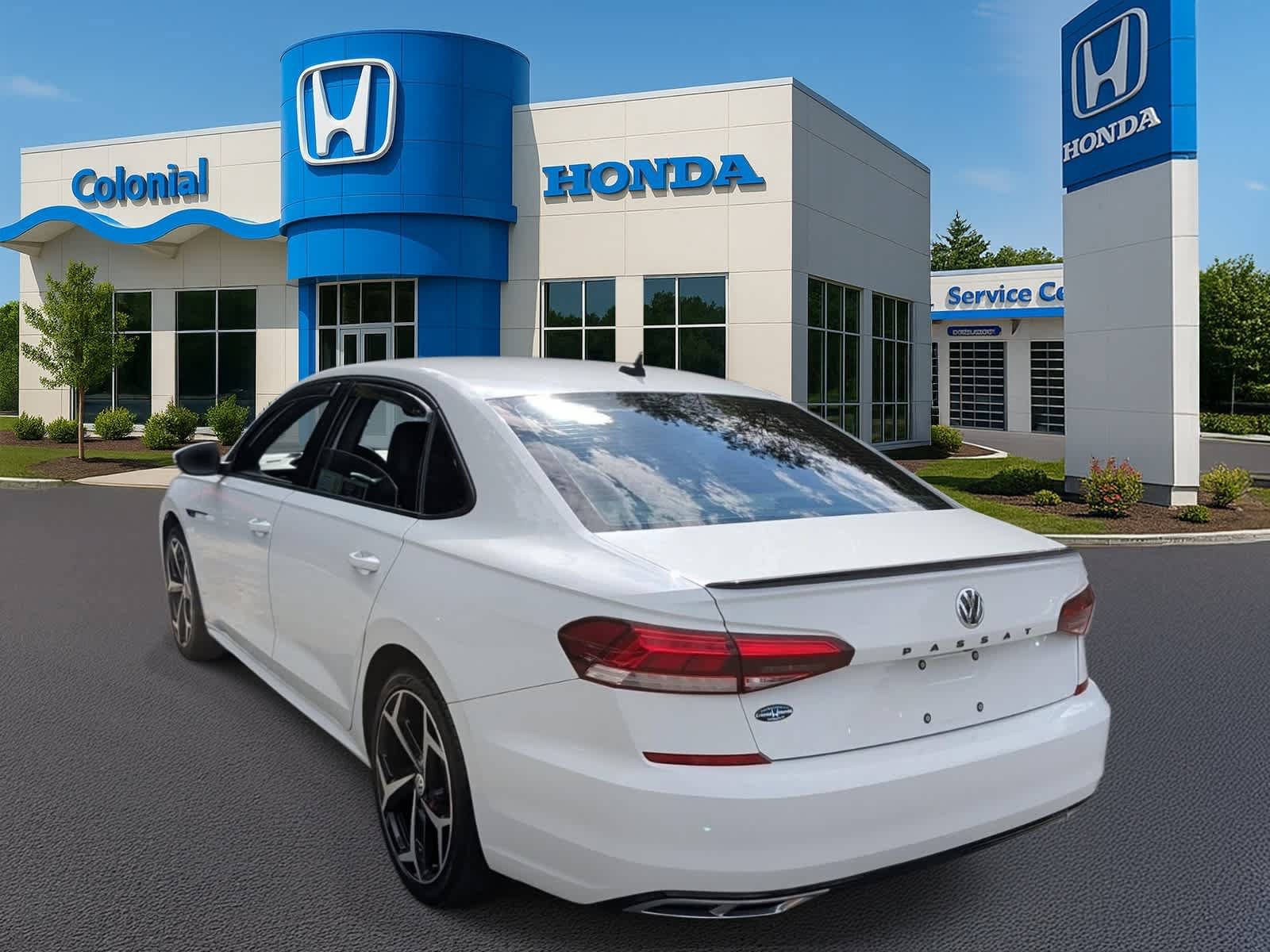 Used 2021 Volkswagen Passat 2.0T R-Line w/ Luggage Net & Mats Package FWD image 4