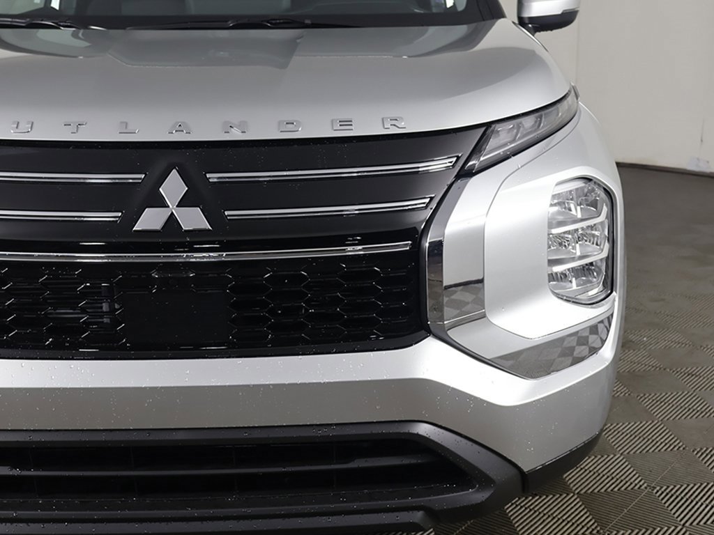New 2026 Mitsubishi Outlander ES image 13