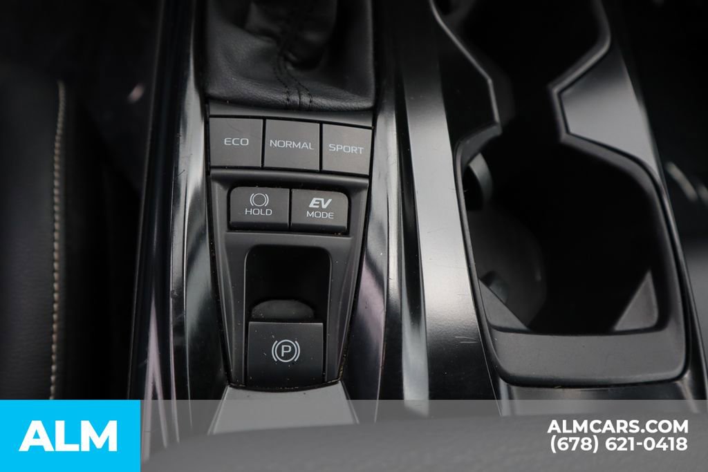 Used 2025 Toyota Camry SE image 30