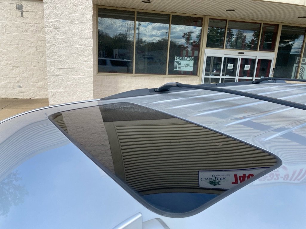 Used 2018 GMC Yukon XL SLT w/ Open Road Package image 9