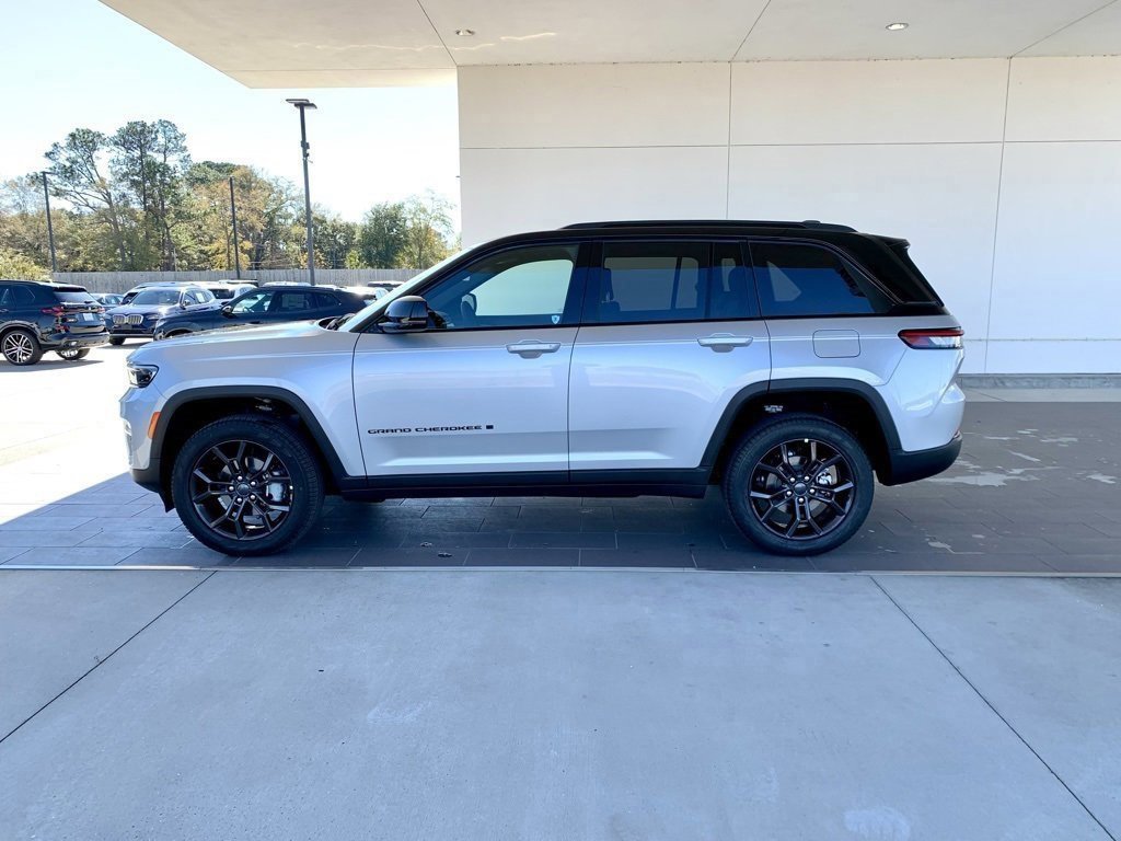 Used 2025 Jeep Grand Cherokee Limited image 9