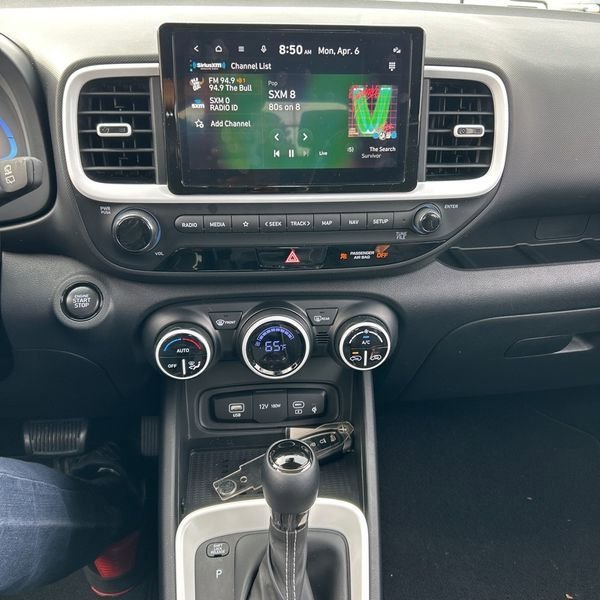 Used 2025 Hyundai Venue Limited image 19