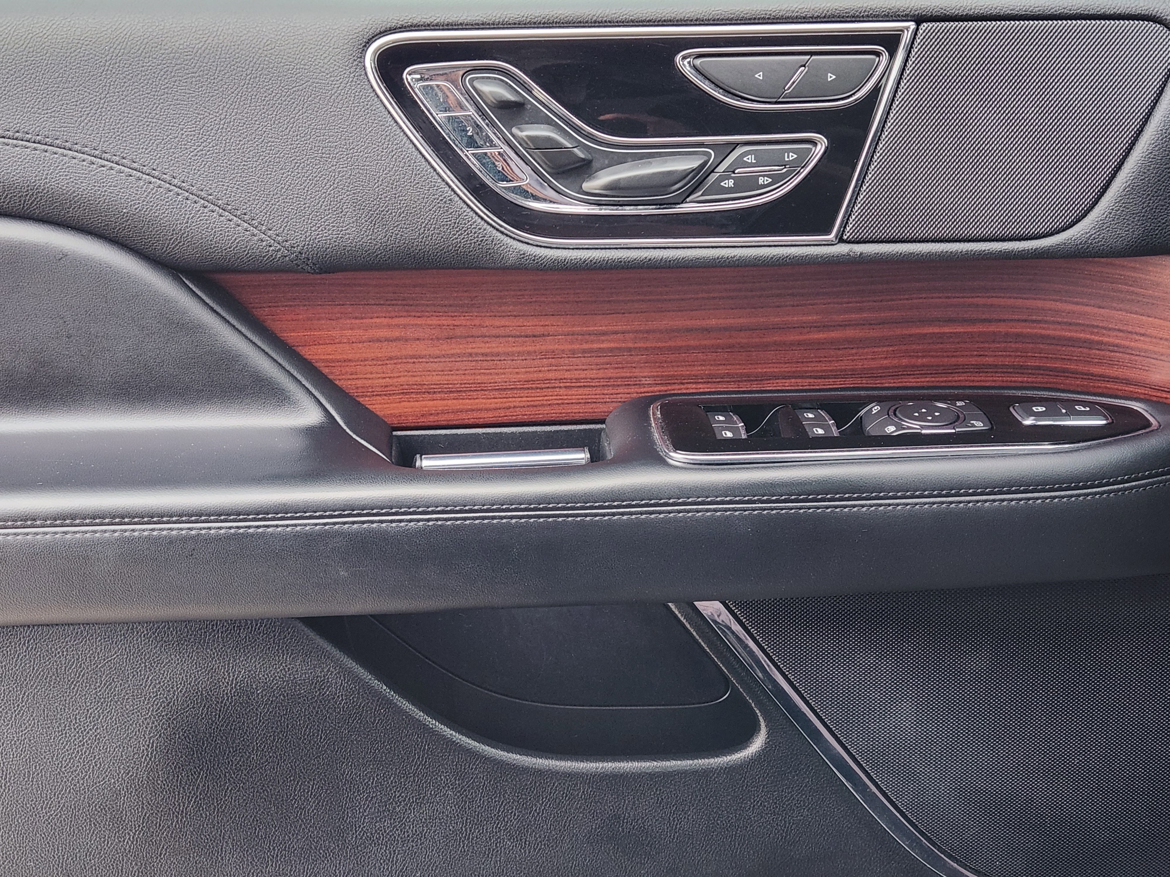 Used 2021 Lincoln Navigator L Reserve image 23