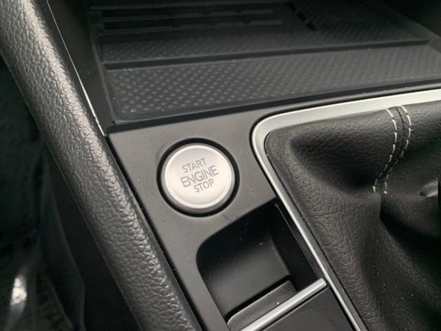 Used 2025 Volkswagen Jetta SE w/ Sunroof Package image 16