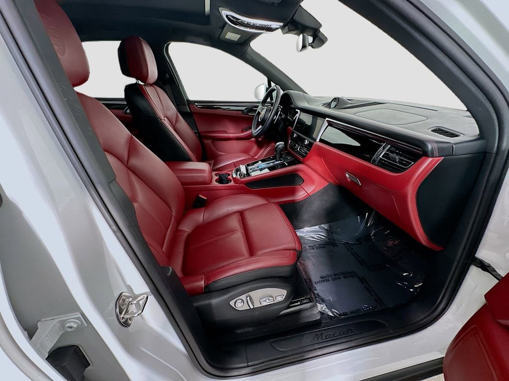 Certified 2023 Porsche Macan AWD/4WD image 30