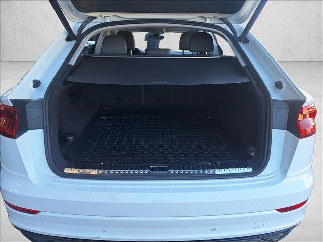 Used 2022 Audi Q8 Premium image 18