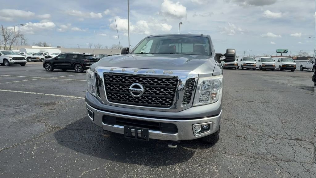 Used 2017 Nissan Titan SV RWD image 3