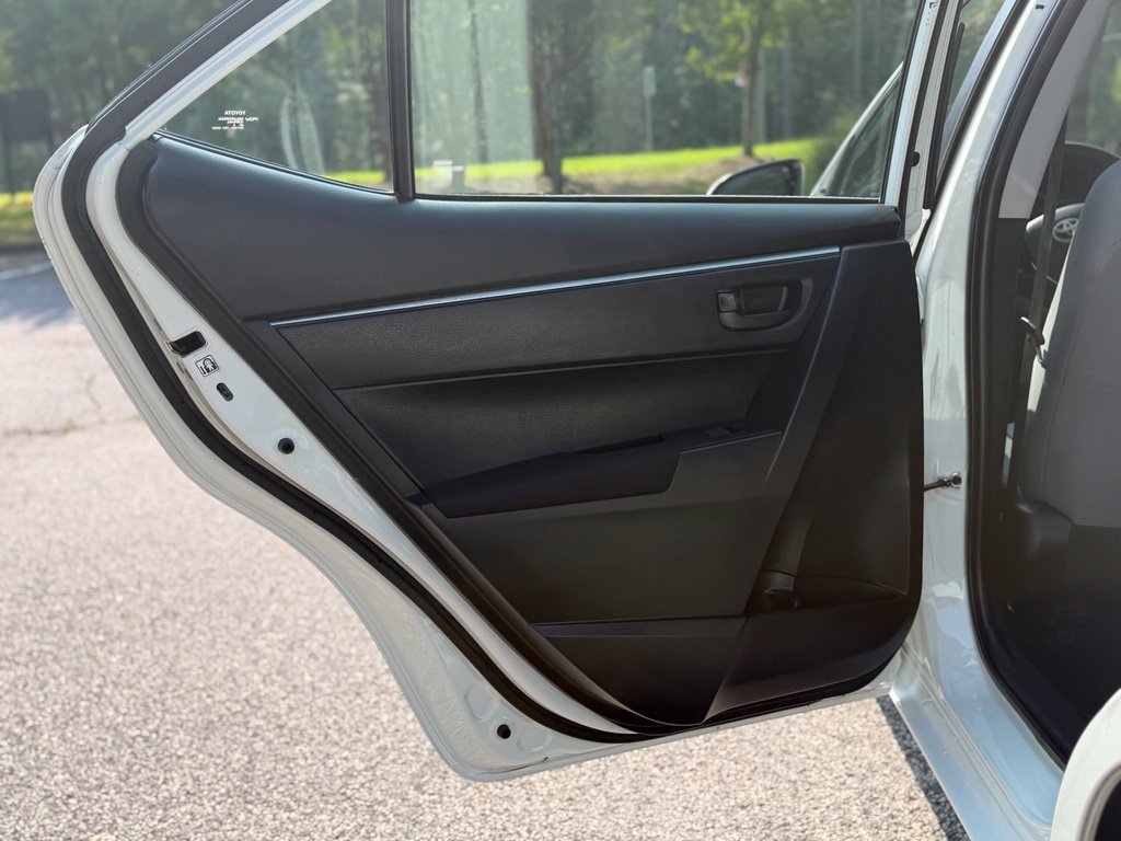 Used 2015 Toyota Corolla L FWD image 3