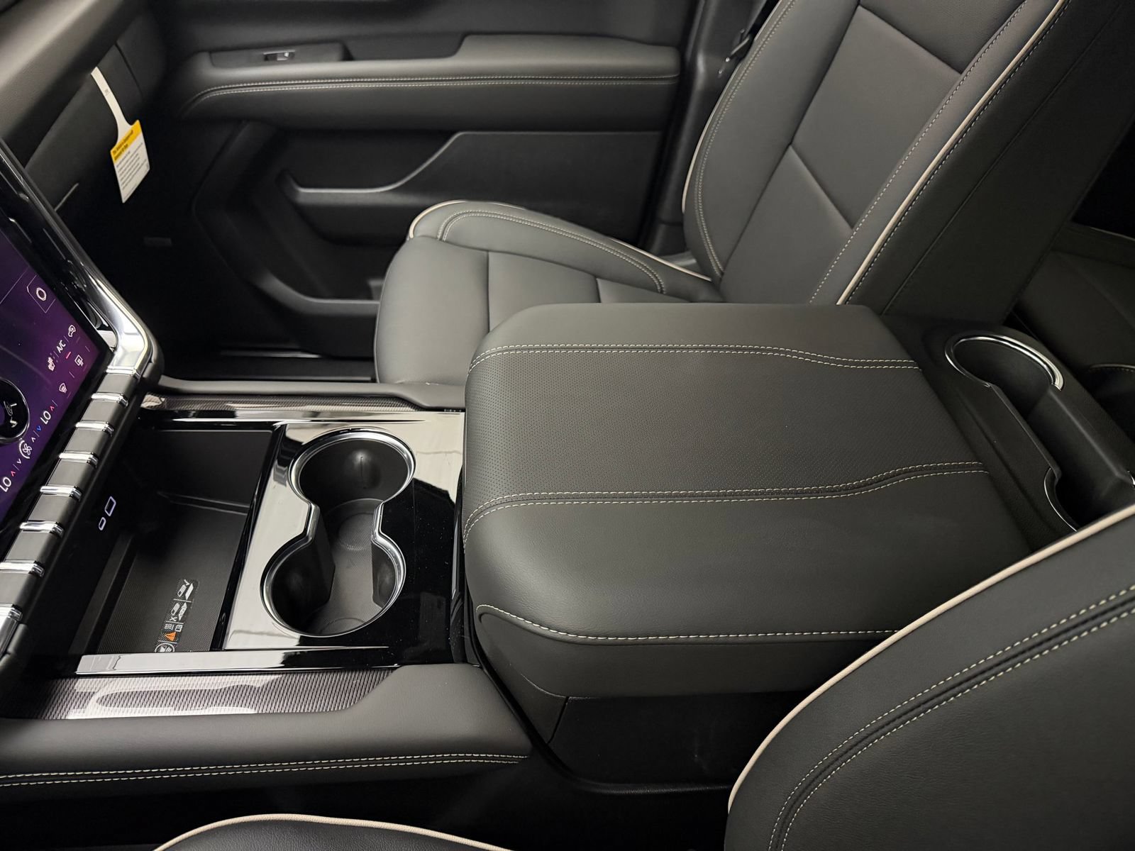 New 2026 GMC Yukon Elevation AWD/4WD image 29