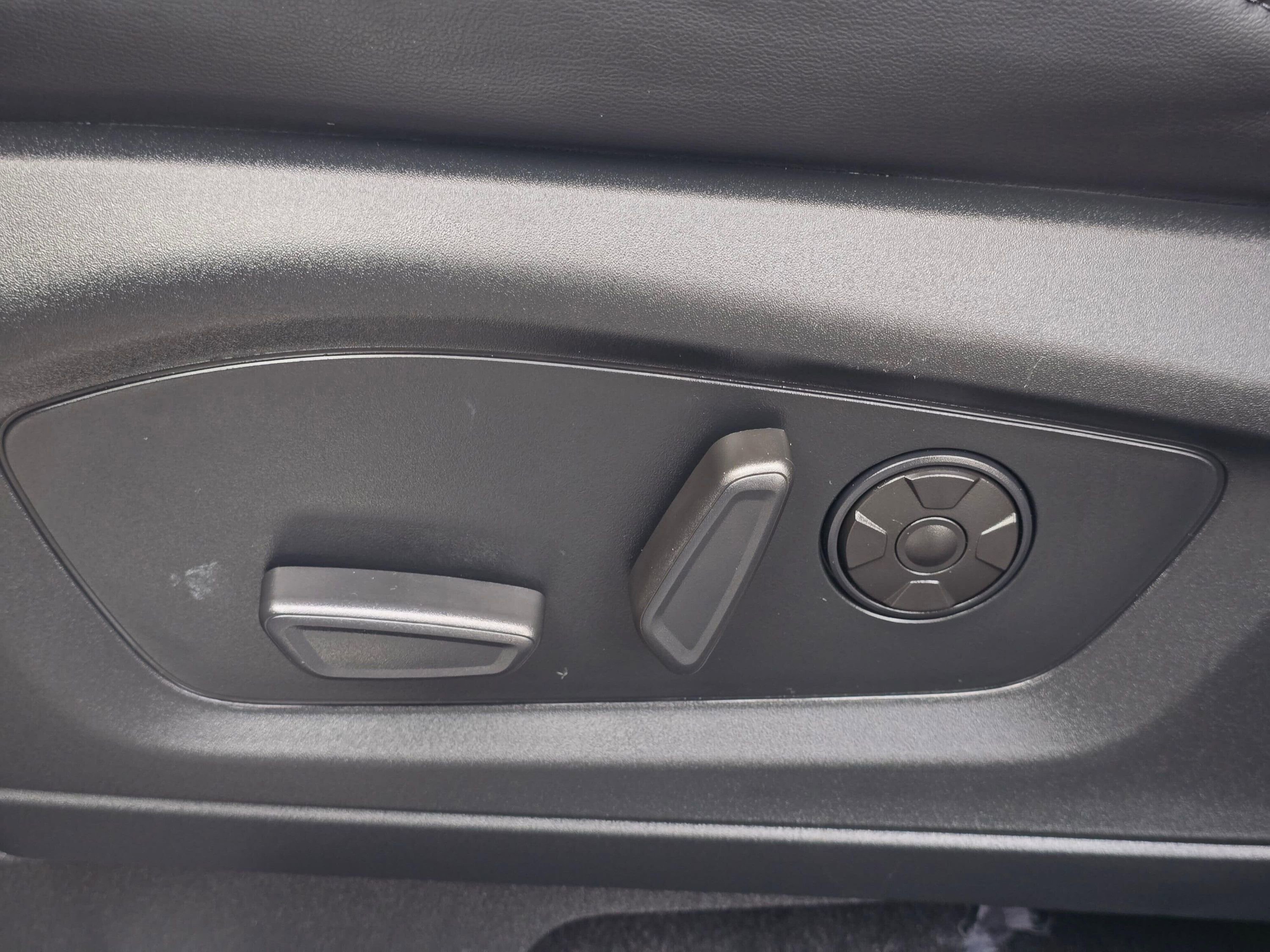 Used 2021 Ford Explorer Platinum w/ Equipment Group 601A image 39