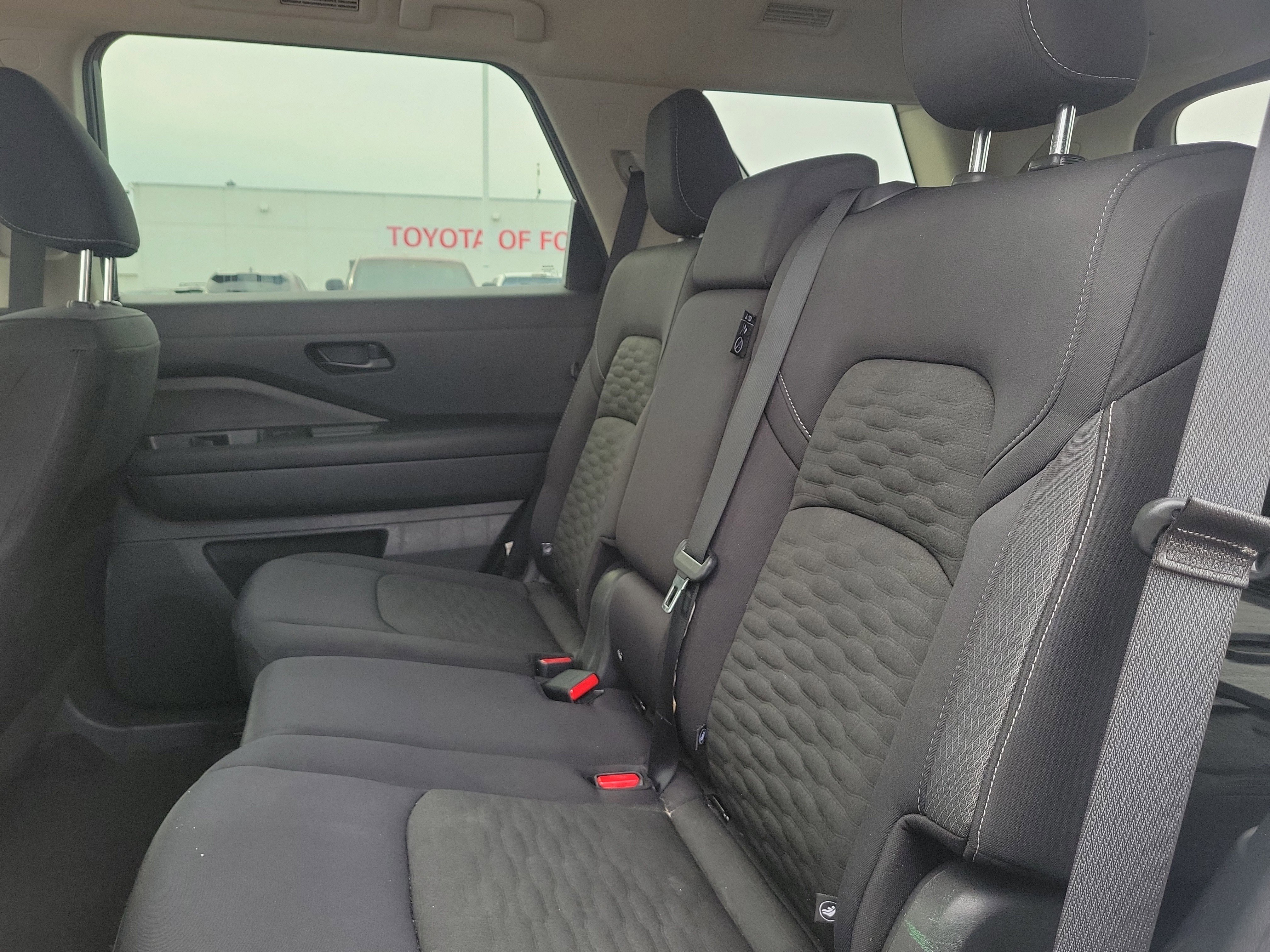 Used 2024 Nissan Pathfinder SV image 8