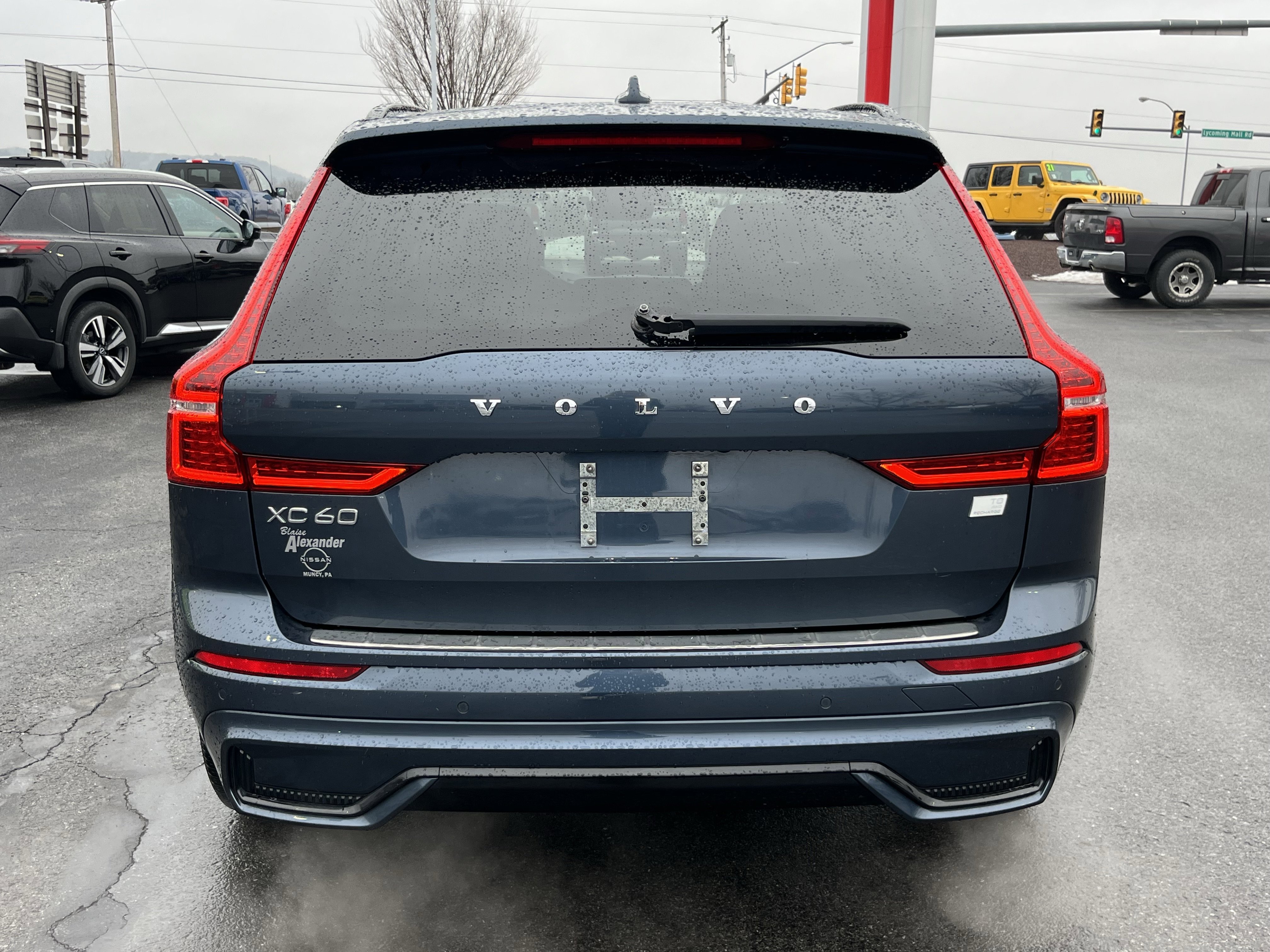 Used 2023 Volvo XC60 T8 Plus video 4