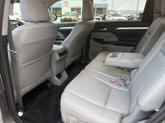 Used 2015 Toyota Highlander XLE AWD/4WD image 29
