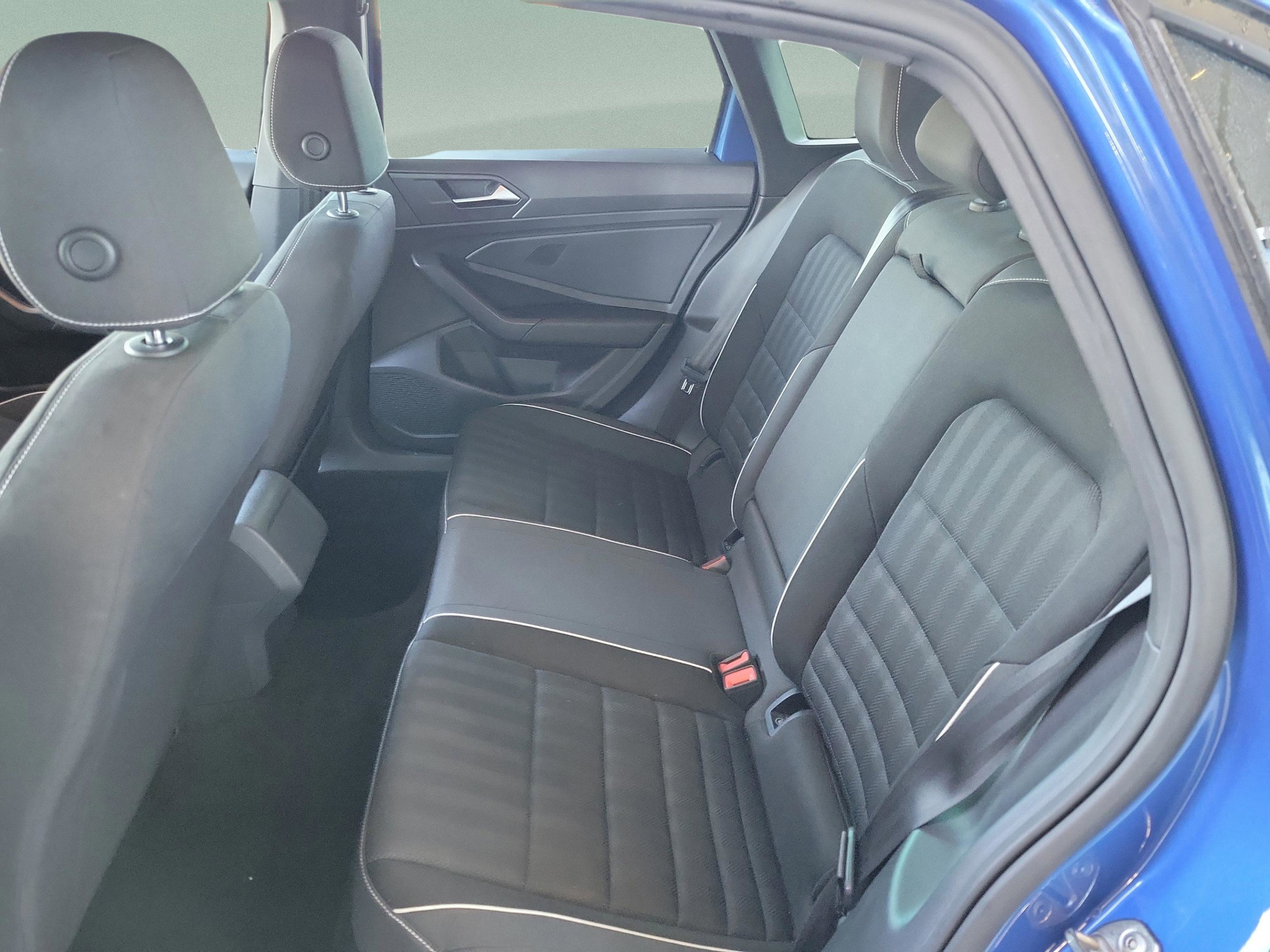 Used 2022 Volkswagen Jetta Sport image 8