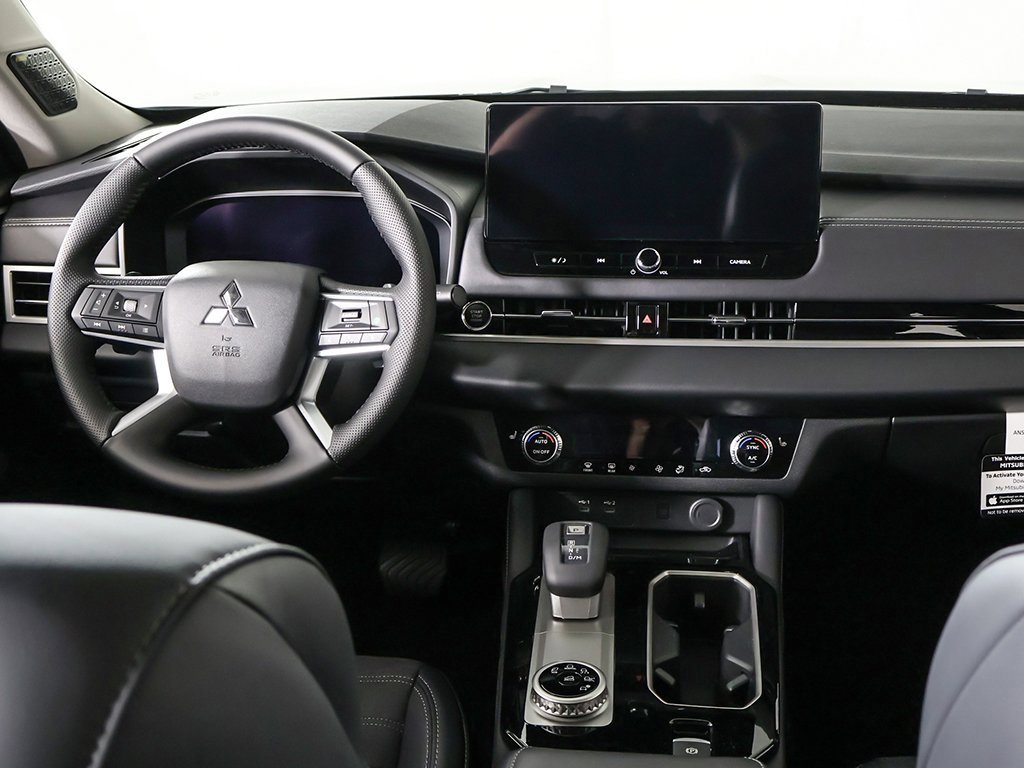 New 2025 Mitsubishi Outlander SE image 37