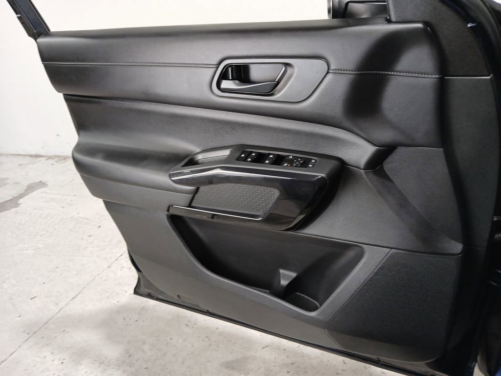 Used 2023 Nissan Pathfinder SV image 31