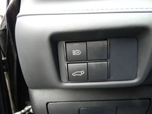 Used 2021 Toyota Highlander XLE AWD/4WD image 18